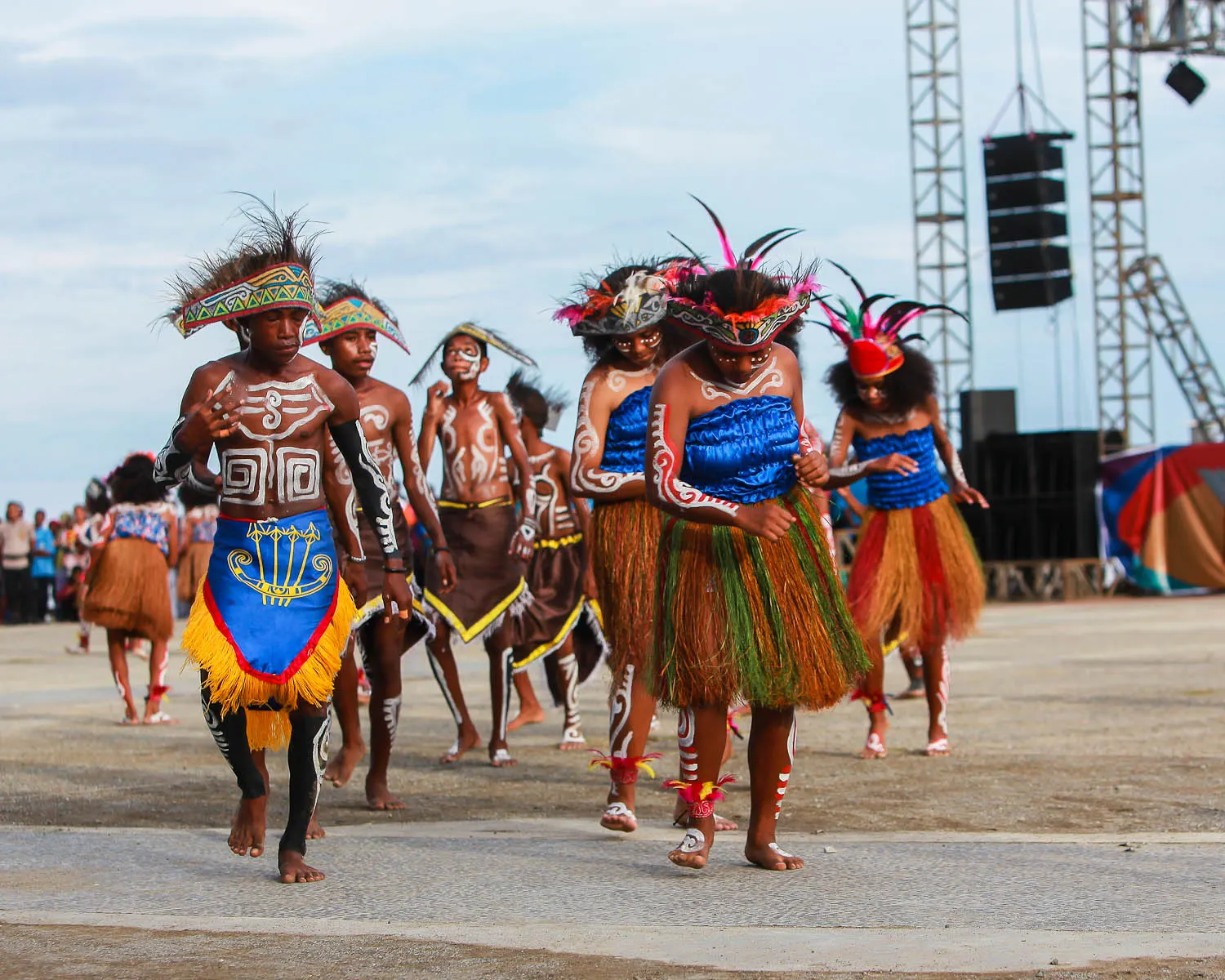 Pakaian Adat Papua Barat