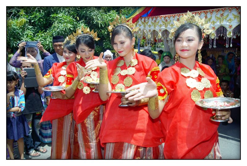 Pakaian Adat Sulawesi Selatan