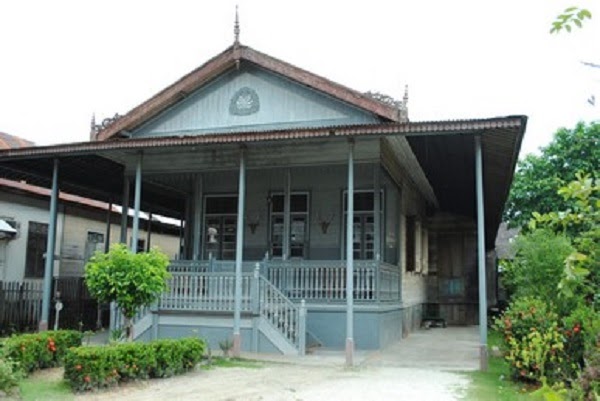 rumah adat kalimantan selatan