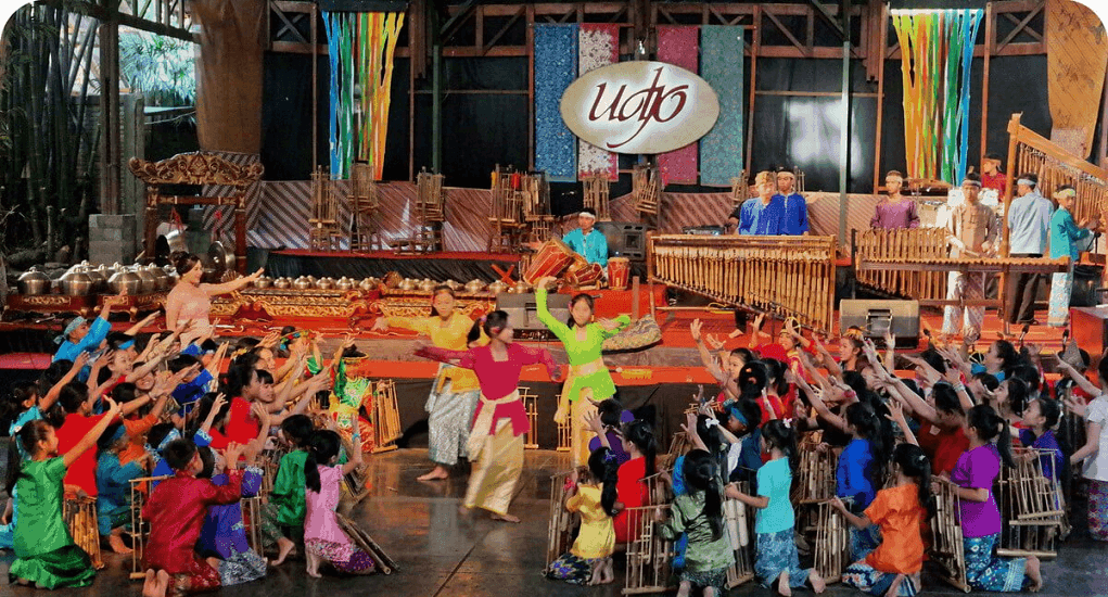 budaya sunda saung angklung udjo