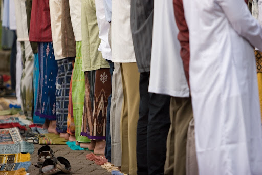 mengapa shalat berjamaah lebih utama dari shalat sendirian