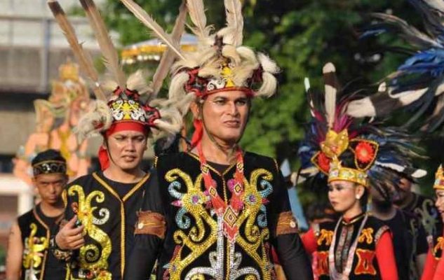 Pakaian Adat Dayak Kalimantan Barat