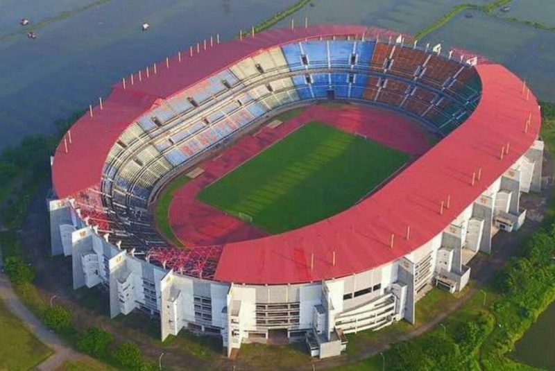 glora bung tomo adalah stadion berstanndar FIFA yang ada di Indonesia
