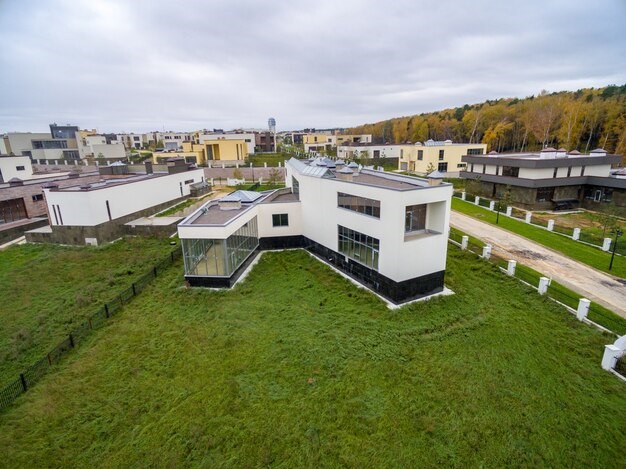 Rumah tanpa teras dengan rooftop. 