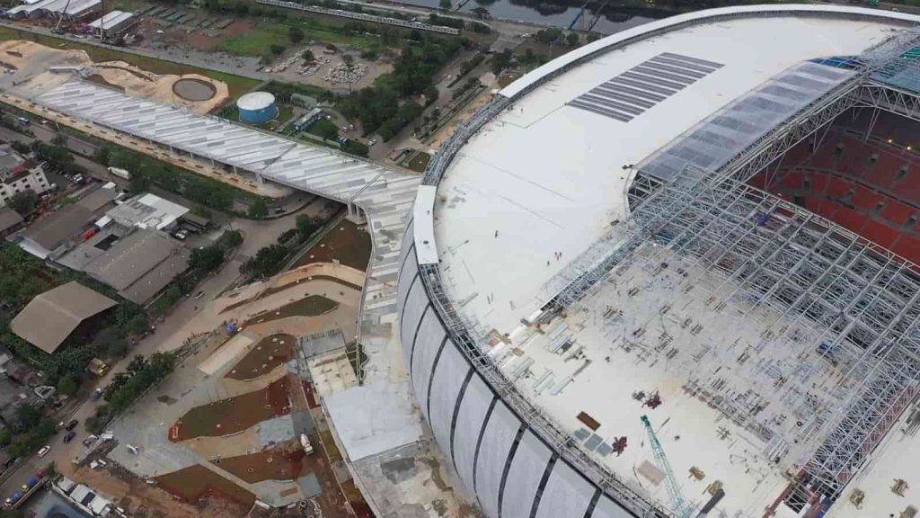 Atap dengan teknologi retractable pada Jakarta International Stadium. 