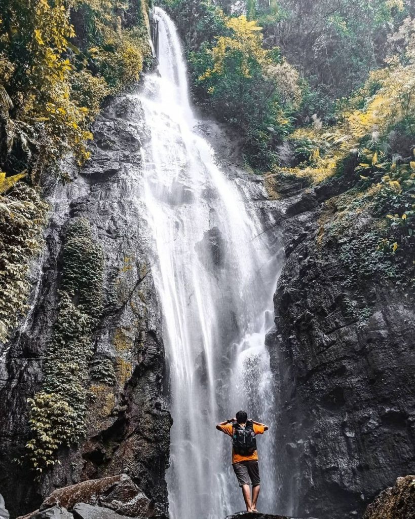 curug di Bogor Cikaracak