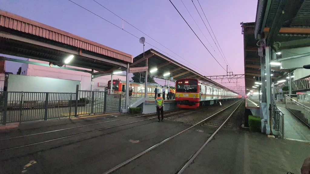 stasiun depok transportasi umum ke bsd